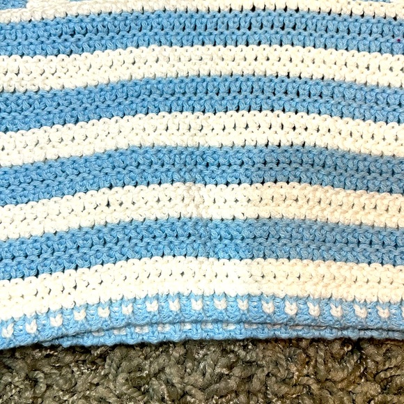 Crocheted Cropped Top Juniors (M) - Picture 2 of 7